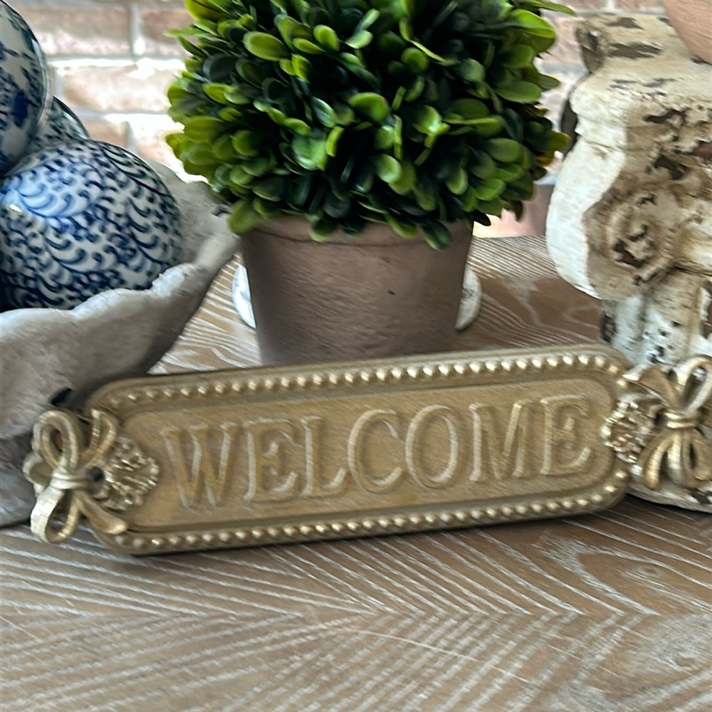 NEW! Shabby Chic Vintage Inspired Ribbon Bow Distressed Gold Welcome Resin Sign